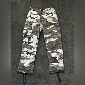 Men’s Camo Cargo Pants